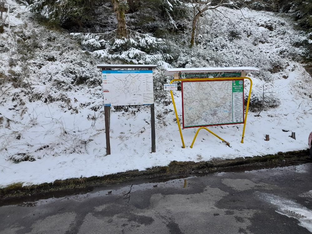 Stojan na p�ed n�dra��m Moldava st�le slou�� jako v prosinci 2024.