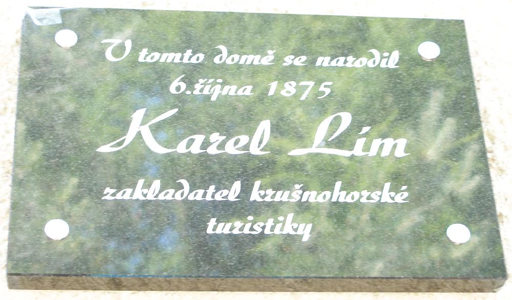 Pam�tn� deska na rodn�m dom� v Zem�ch�ch �p. 21
