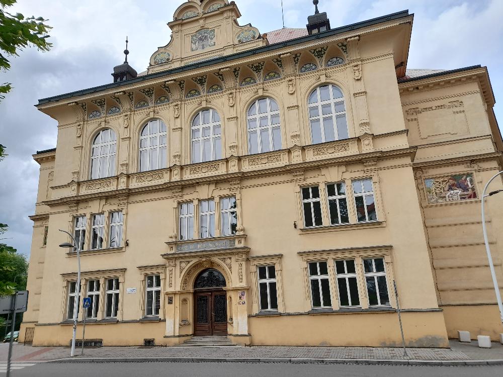 Gymn�zium T�bor. B�val� re�lka, kde maturoval Josef Pa��zek. 