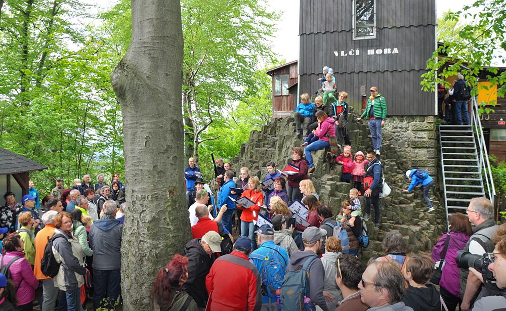 Turistick� v�ro�n� setk�n� na Vl�� ho�e.