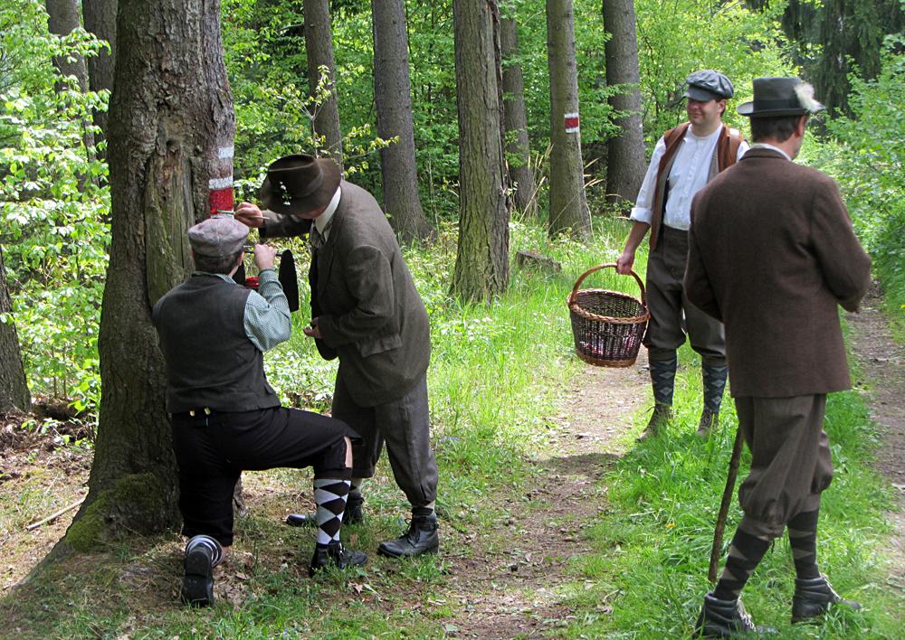 Historick� rekonstrukce turistick�ho zna�en�.
