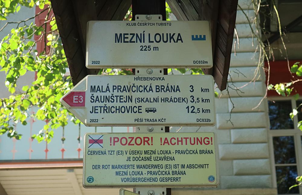 Vyzna�en� d�lkov� trasy H�ebenovky v Labsk�ch p�skovc�ch.
