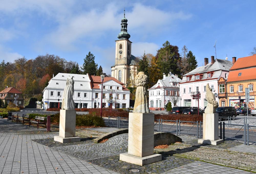 Krásná Lípa Krásná Lípa - start pochodu Skalními hrádky Labských pískovců.