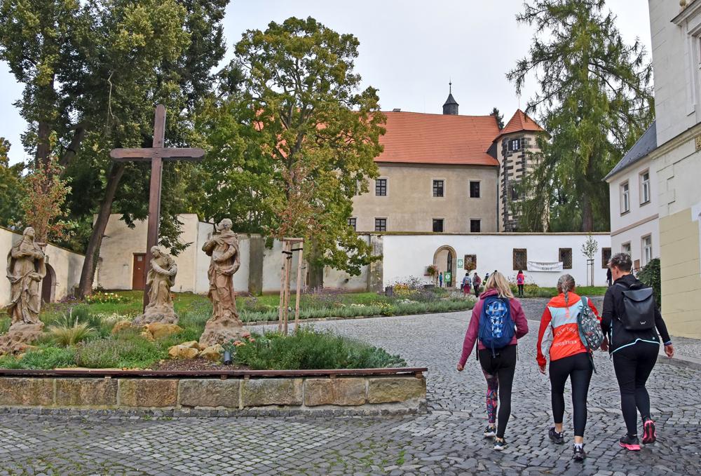 Start a cíl pochodu Benešovská rokle je na nádvoří Horního zámku Benešov nad Ploučnicí. Start a cíl pochodu Benešovská rokle je na nádvoří Horního zámku Benešov nad Ploučnicí.
