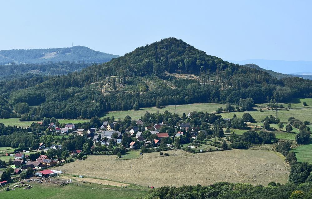 Hrad Panna v �esk�m st�edoho��.