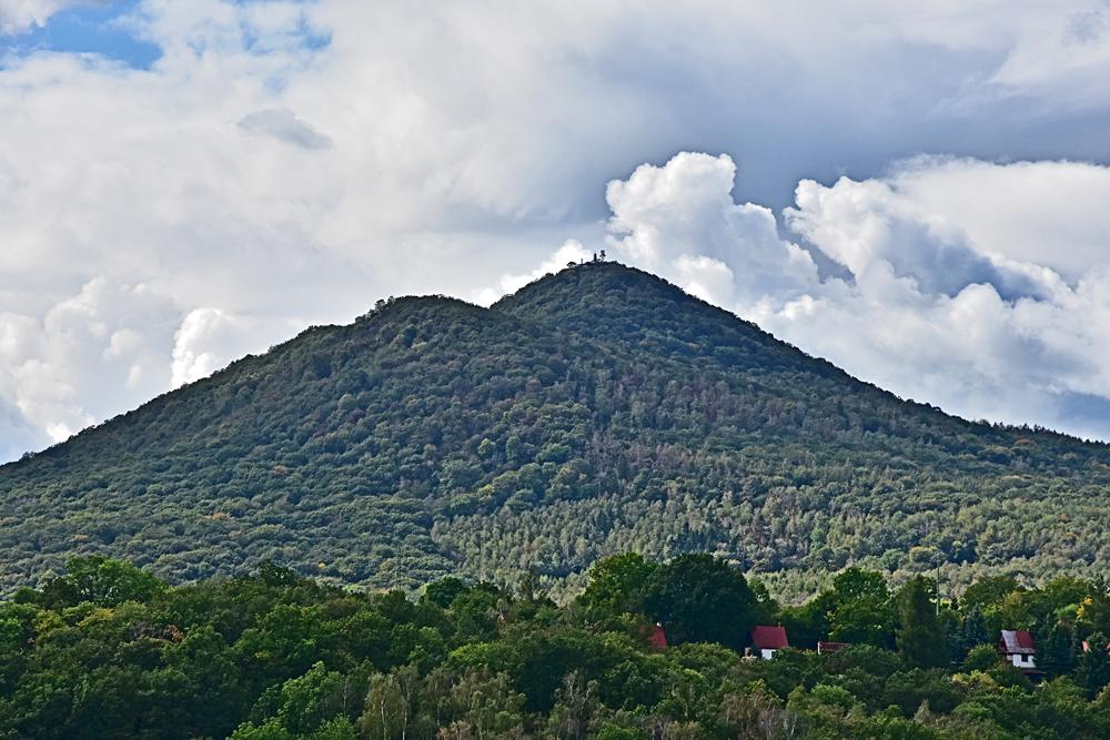 Hora Lovo� sest�v� ze dvou vrchol� (Lovo� a Kybi�ka). 