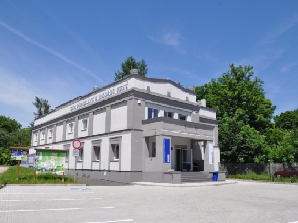 D�m porcel�nu s modrou krv�