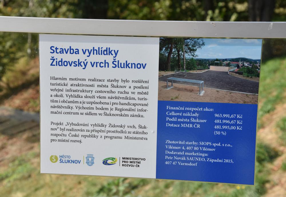 P�r autentick�ch informac� o vyhl�dce na �idovsk�m vrchu ve �luknov�.