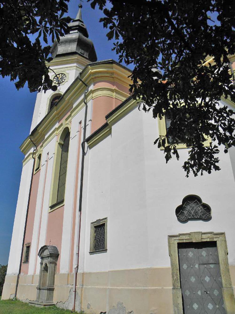 B�ezno u Chomutova - barokn� kostel svat�ho Petra a Pavla 