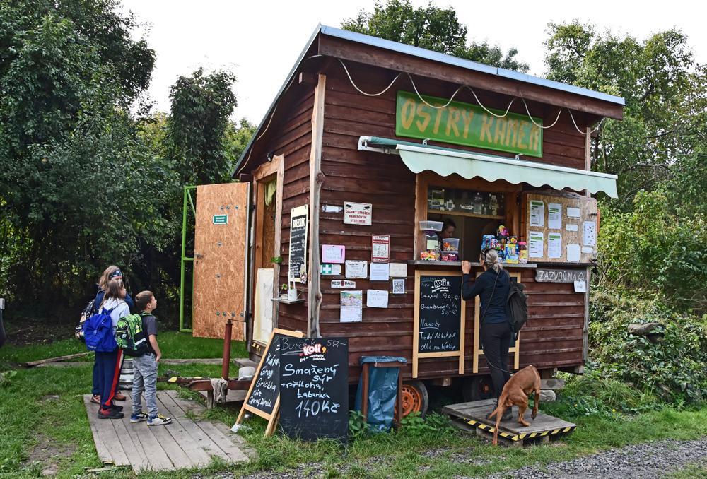 U h�i�t� nad Franti�kovem b�v� o letn�ch v�kendech otev�ena p��jemn� ob�erstvovana. 