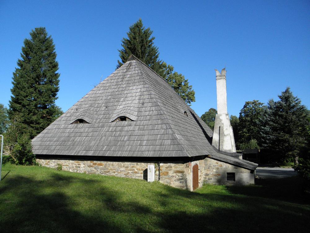 Nov� hamr - pohled na budovu 