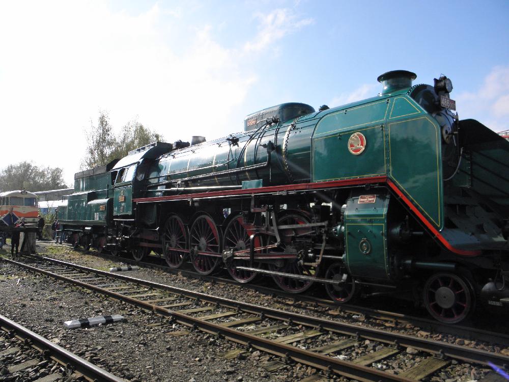 Parn� krasavice �ady 486.007 v pln� kr�se, tentokr�t ji� v �esk� L�p� 