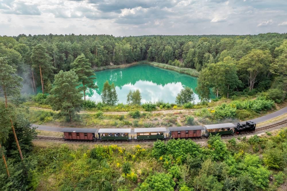 Muskausk� lesn� �eleznice: Vlak ze sm�ru Kromlau