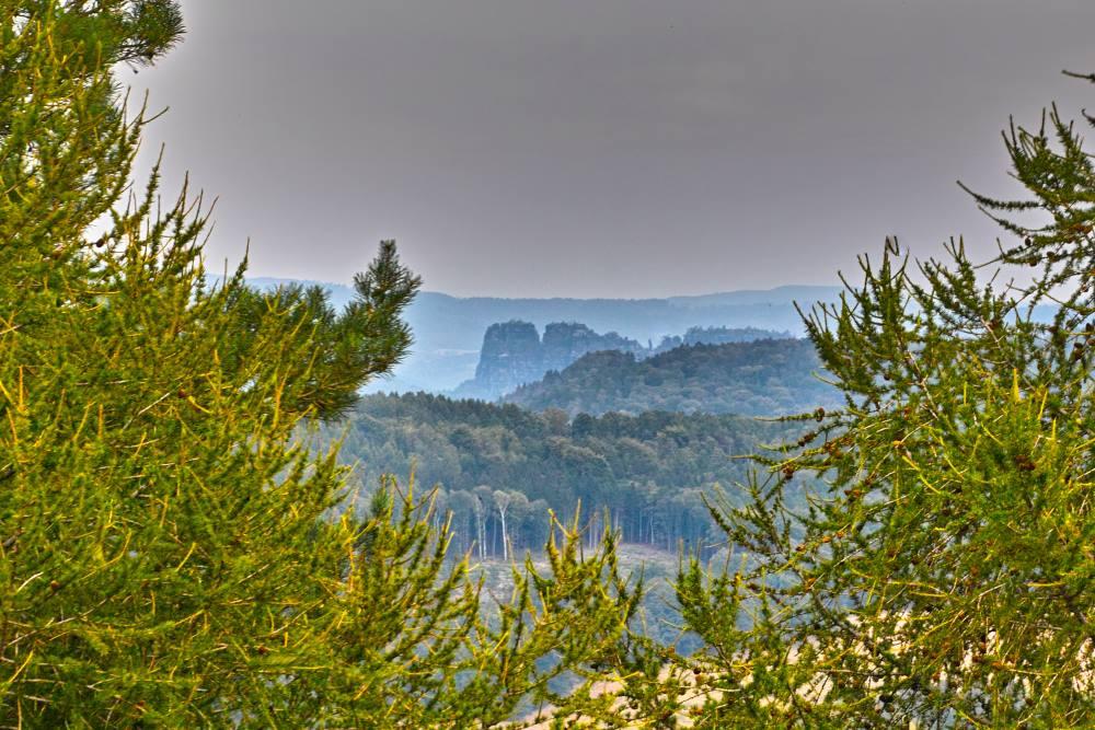 Schrammsteine z vyhl�dky Spitzstein - Sask� �v�carsko.