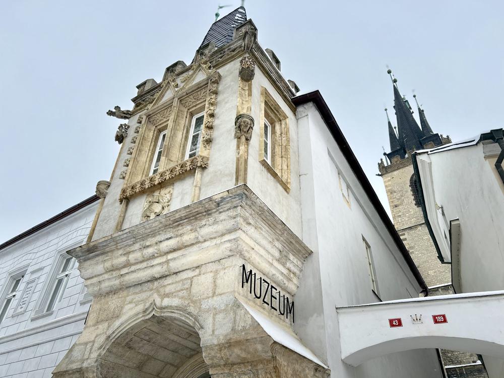 Arkýř Oblastního muzea v Lounech. Arkýř Oblastního muzea v Lounech.