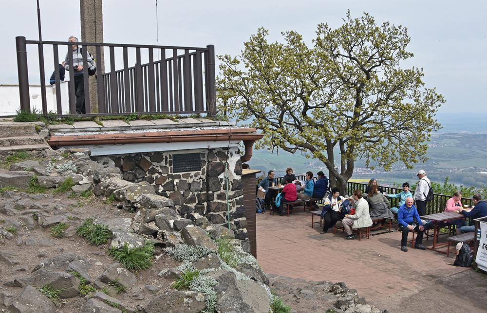 Turistick� chata na Lovo�i v �esk�m st�edoho��.