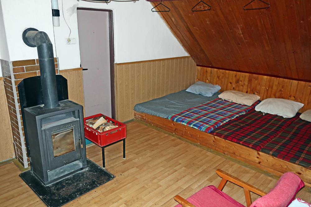 Chata Al�ovka v Kru�n�ch hor�ch pod M�d�ncem.