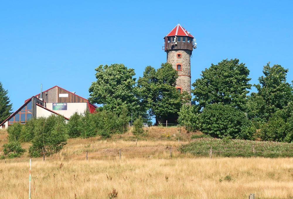 H�ebenovka - rozhledna Hl�ska nad Horou Svat� Kate�iny.