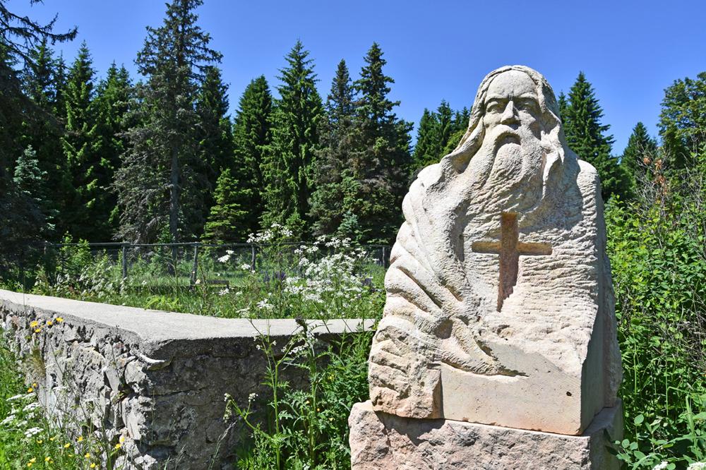 H�ebenovka - pietn� m�sto na m�st� zanikl� obce Fl�je v Kru�n�ch hor�ch.