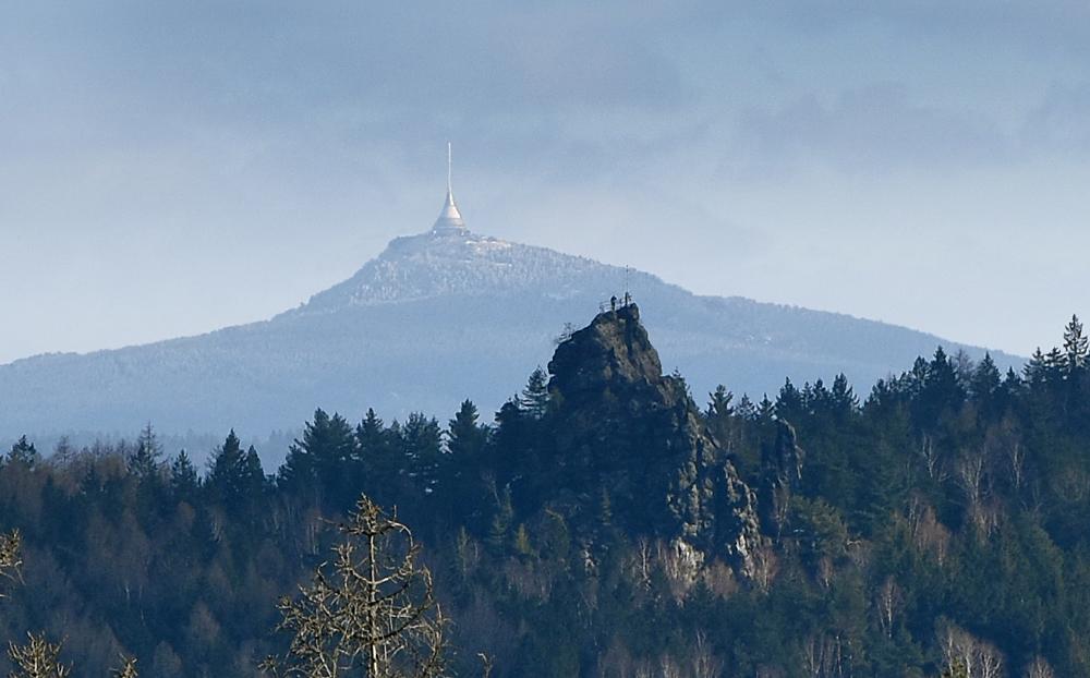 Je�t�d p�es skaln� vyhl�dku Scharfenstein nad Oybinem.