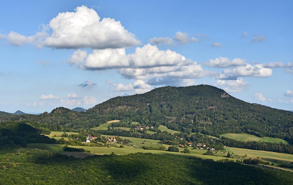 Pohled na horu Sedlo z Kalichu. 