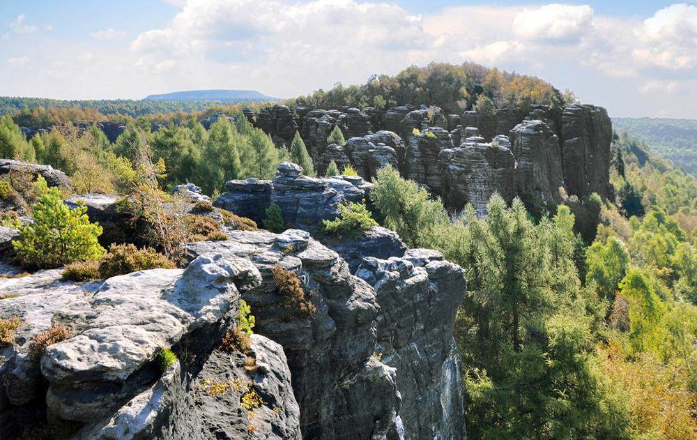 Skaln� m�sto Tis� - v�hled na Velk� st�ny a Vysok� Sn�n�k