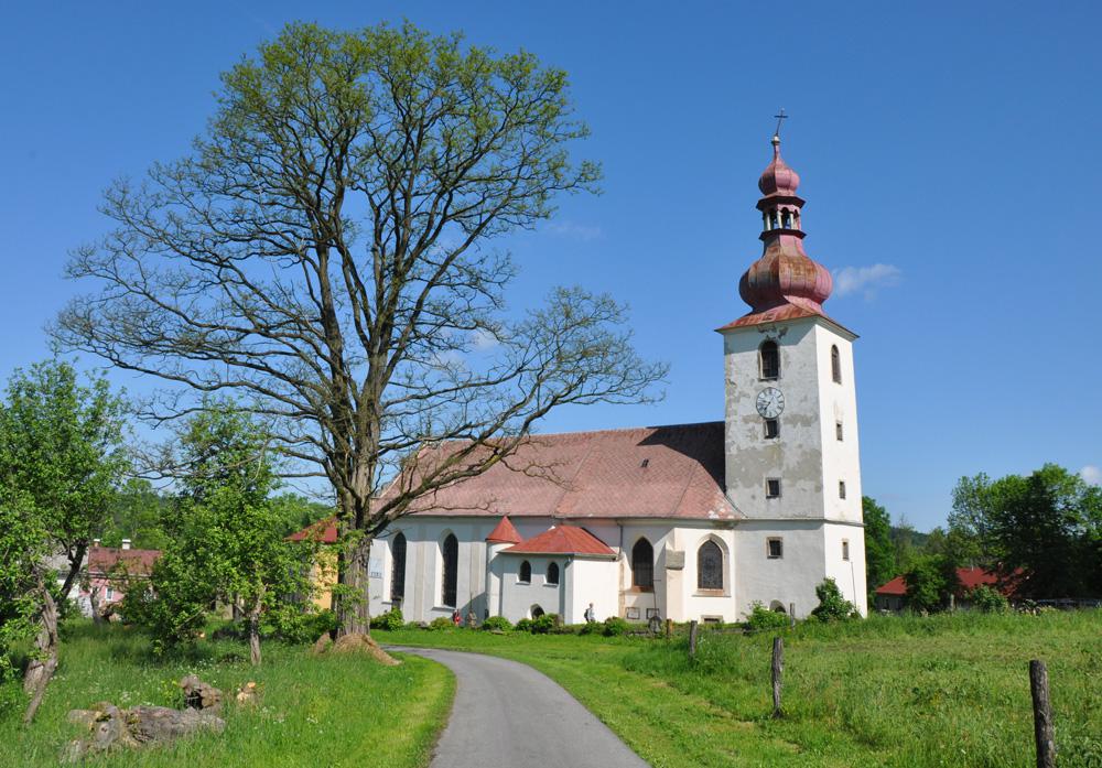 Modr� putov�n� - kostel sv. �imona a Judy v Lipov�