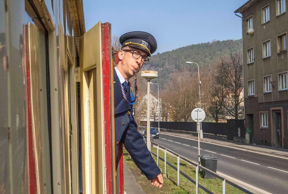 Podkru�nohorsk� motor��ek - turistick� lok�lka T11.