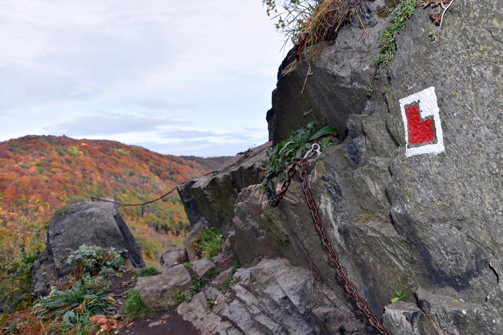 V�stup na hrad Vrabinec - zaji�t�n� �et�zov� cesta