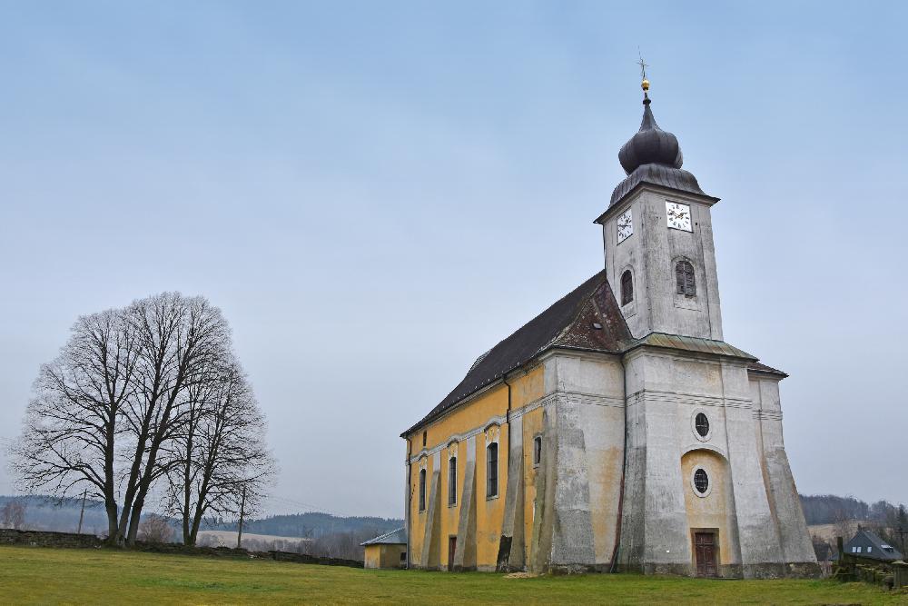 Kostel Nav�t�ven� Panny Marie v Lobendav� na D���nsku.