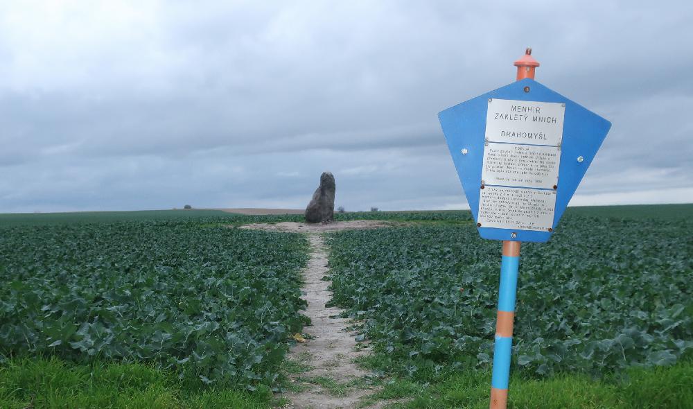 Menhir Zaklet� mnich u Dobromy�le