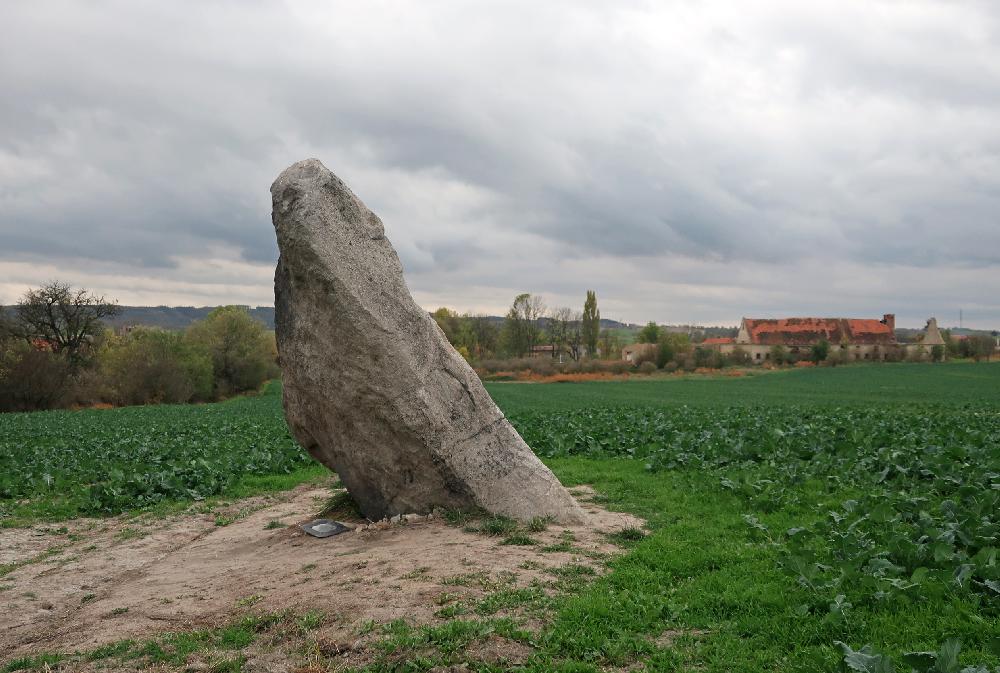 Menhir Zaklet� mnich u Drahomy�le
