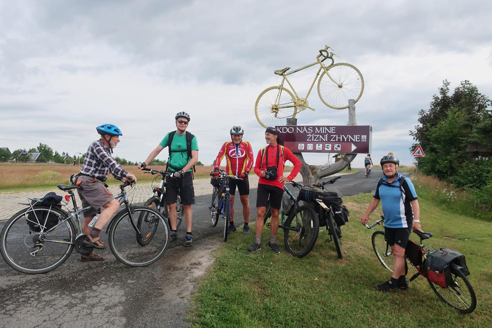 Cyklist� na C�novci.
