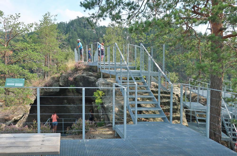 Skaln� hrad Falken�tejn. �esk� �v�carsko.