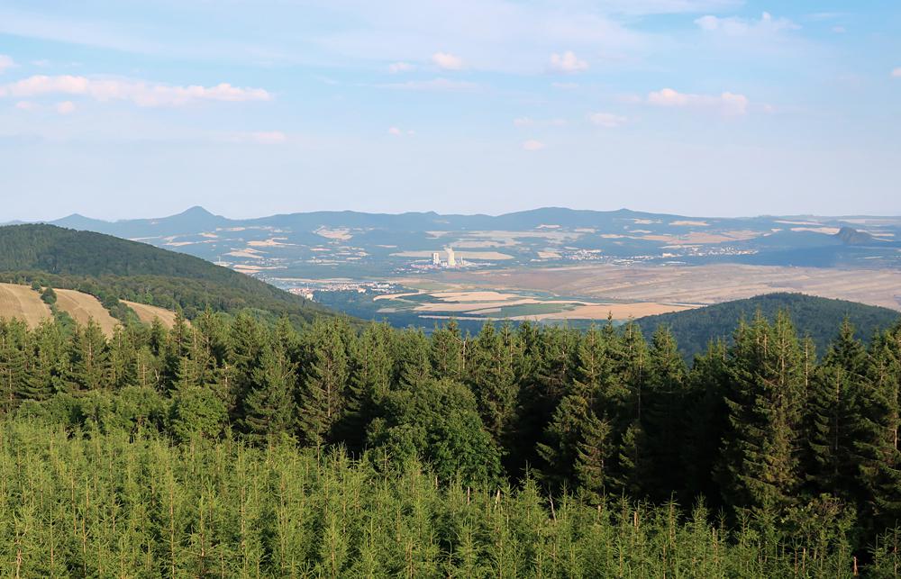 Rozhledna Vl�� hora v Kru�n�ch hor�ch - v�hled na uhelnou p�nev