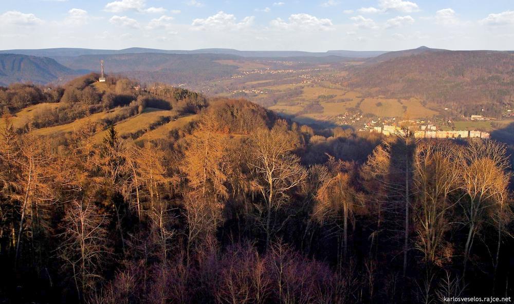 Rozhledna Velk� Chlum u D���na - v�hled na Mal� Chlum
