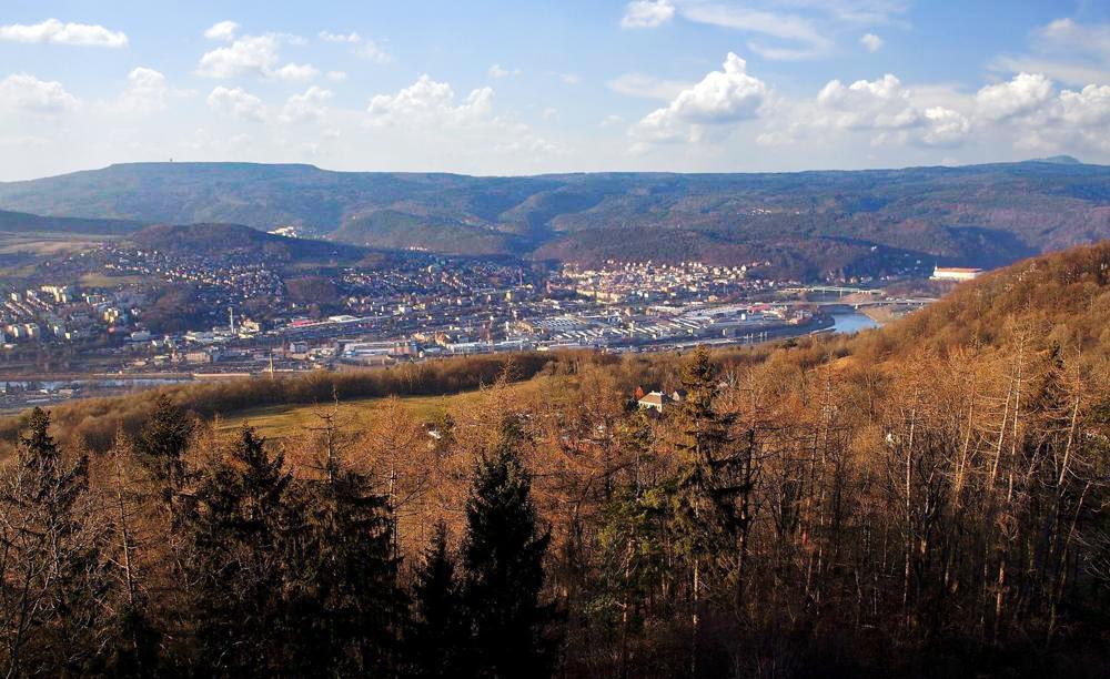 Rozhledna Velk� Chlum u D���na - v�hled na D���n