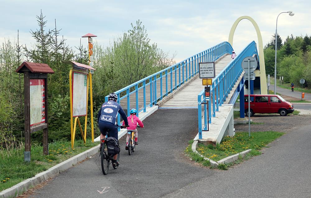 Cyklistick� most na C�novci - Kru�nohorsk� magistr�la
