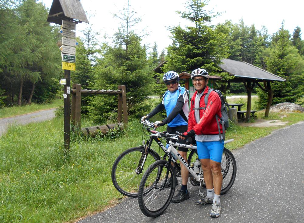 Kru�nohorsk� cyklistick� magistr�la v �seku C�novec - Kom��� h�rka.