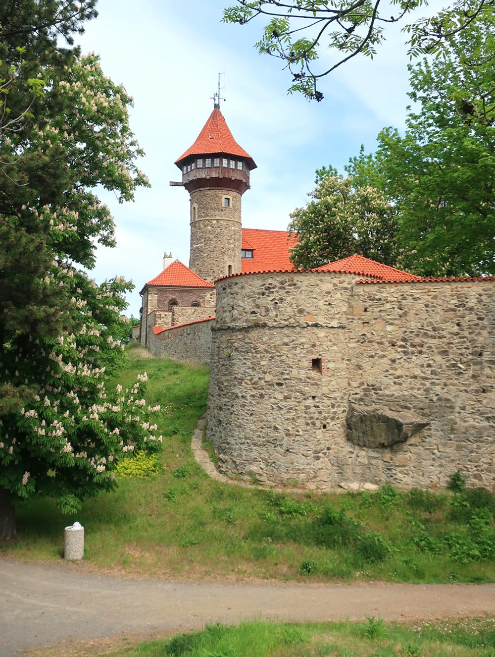Hrad Hn�v�n u Mostu