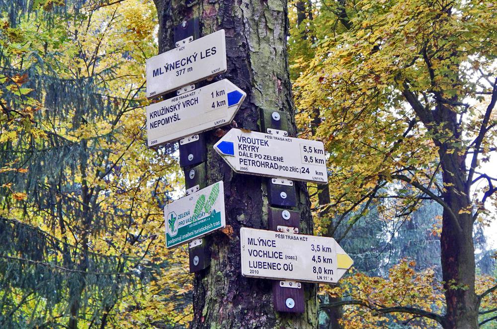 Turistick� rozcestn�k na Podbo�ansku