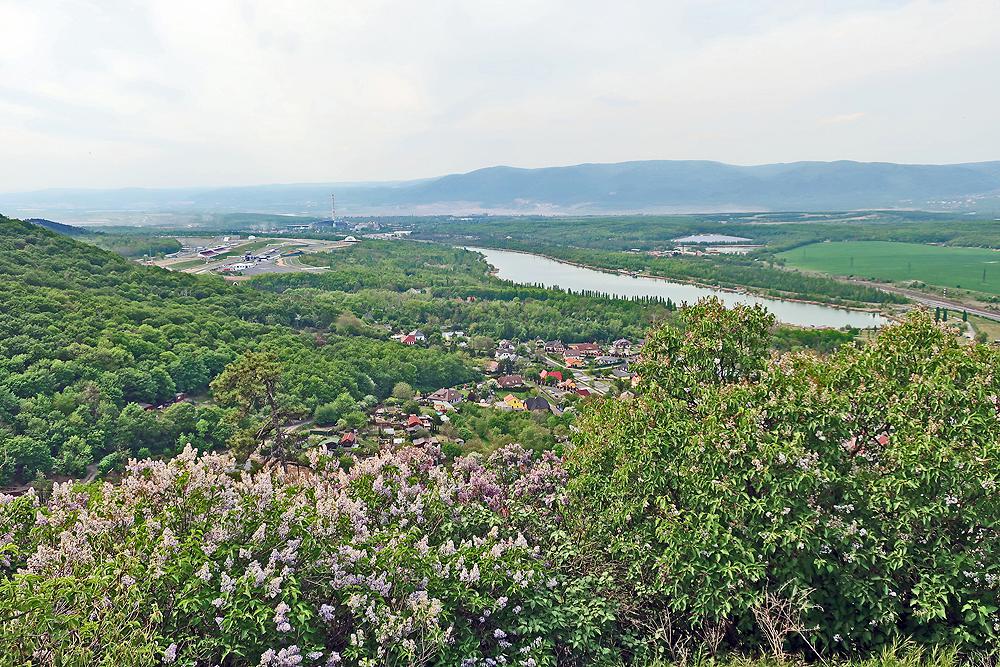 Jezero Matylda z vrcholu Hn�v�na