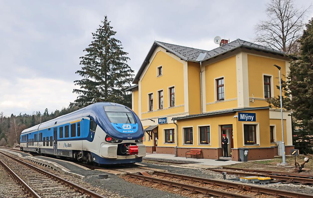 N�dra�� v Ml�nech