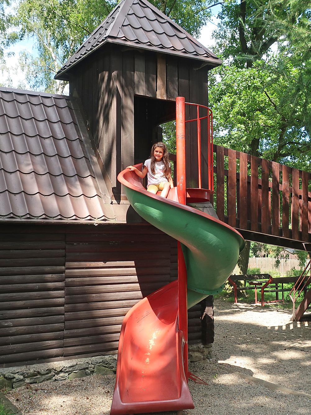Sportovn� are�l Ji�et�n pod Jedlovou