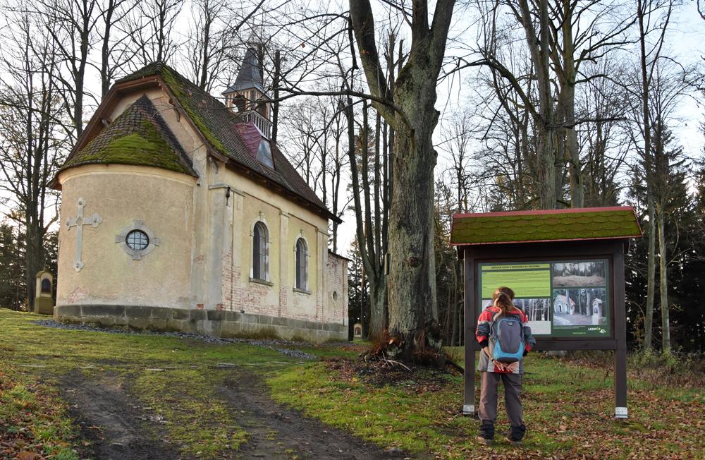 K��ov� cesta u svat�ho J�chyma u Lipov� v �esk�m nizozem�.