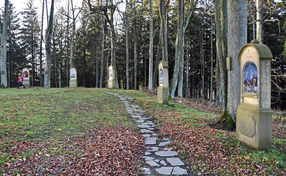 K��ov� cesta u svat�ho J�chyma u Lipov� v �esk�m nizozem�.