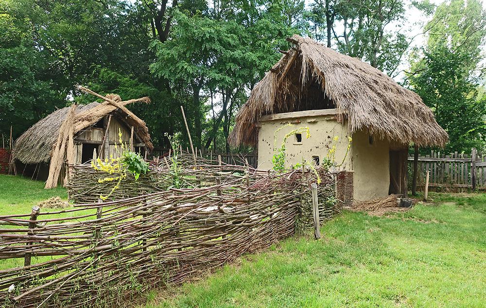 Archeoskanzen v B�ezn� u Loun