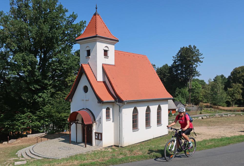 Kostel�k v obci Przesieka - polsk� Krkono�e