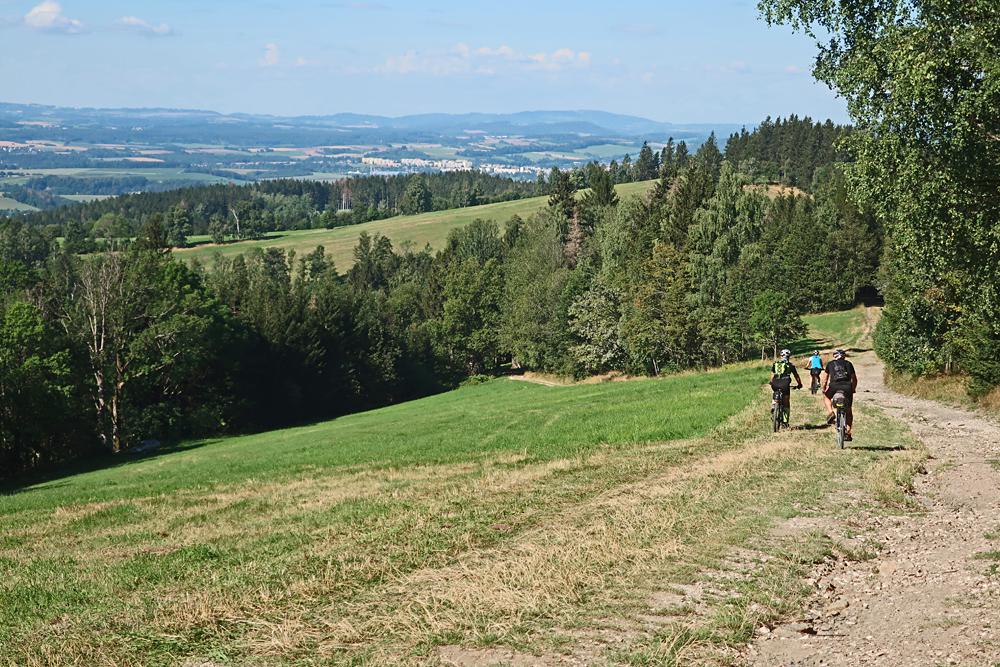 Cyklist� v Krkono��ch.