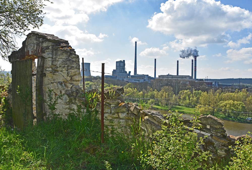 Z odpo��vadla Na Pelu�ce je skv�l� v�hled na �eku a na m�lnickou elektr�rnu.